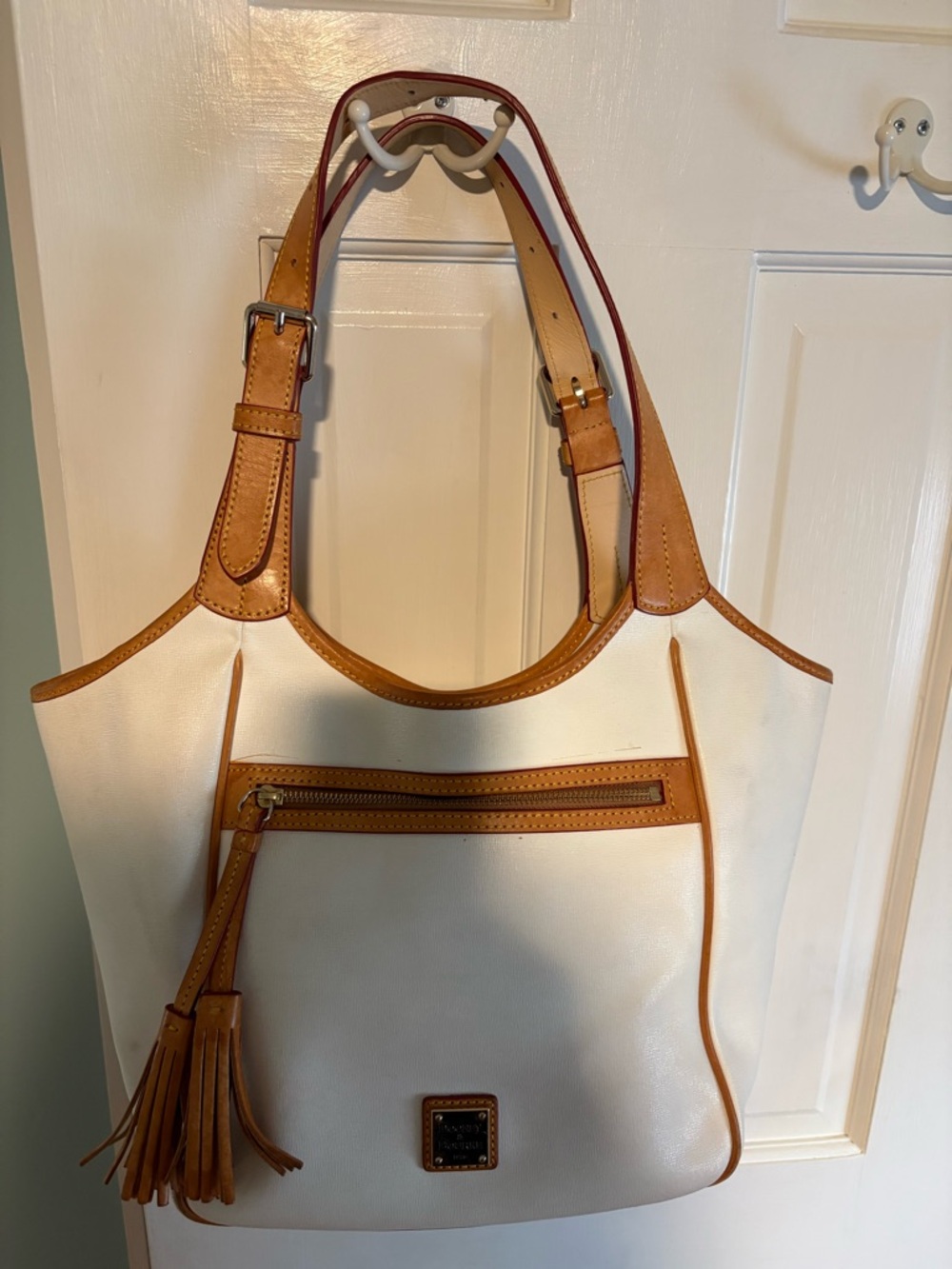 White and Tan Leather- Dooney and Bourke Shoulder Tote great bag for the 🦆 lover